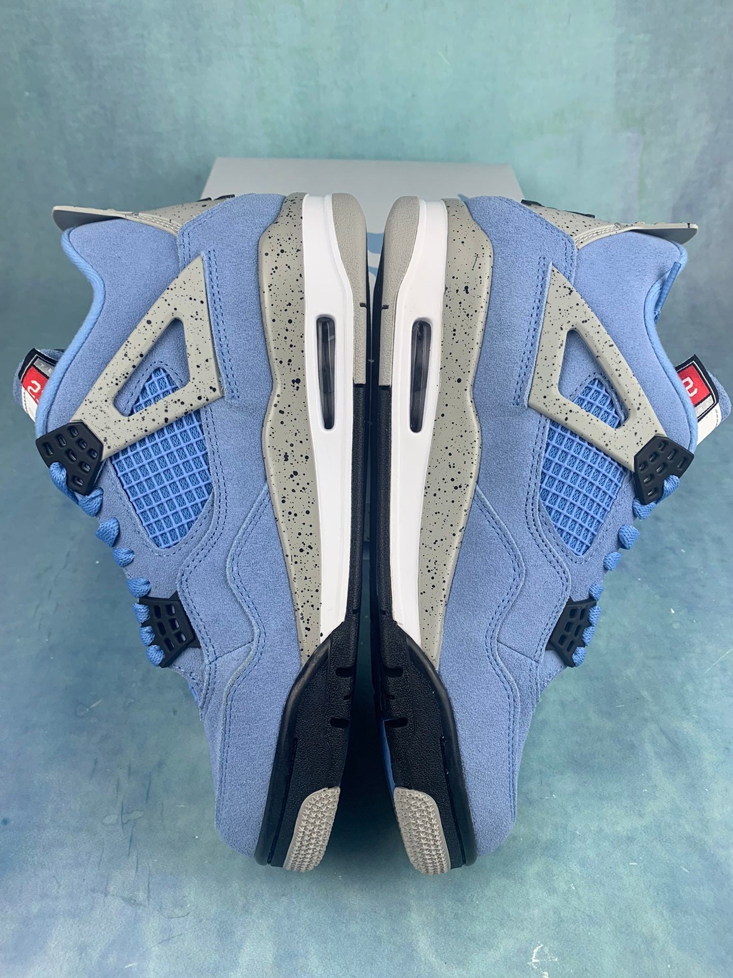 Jord4n 4 “University Blue”