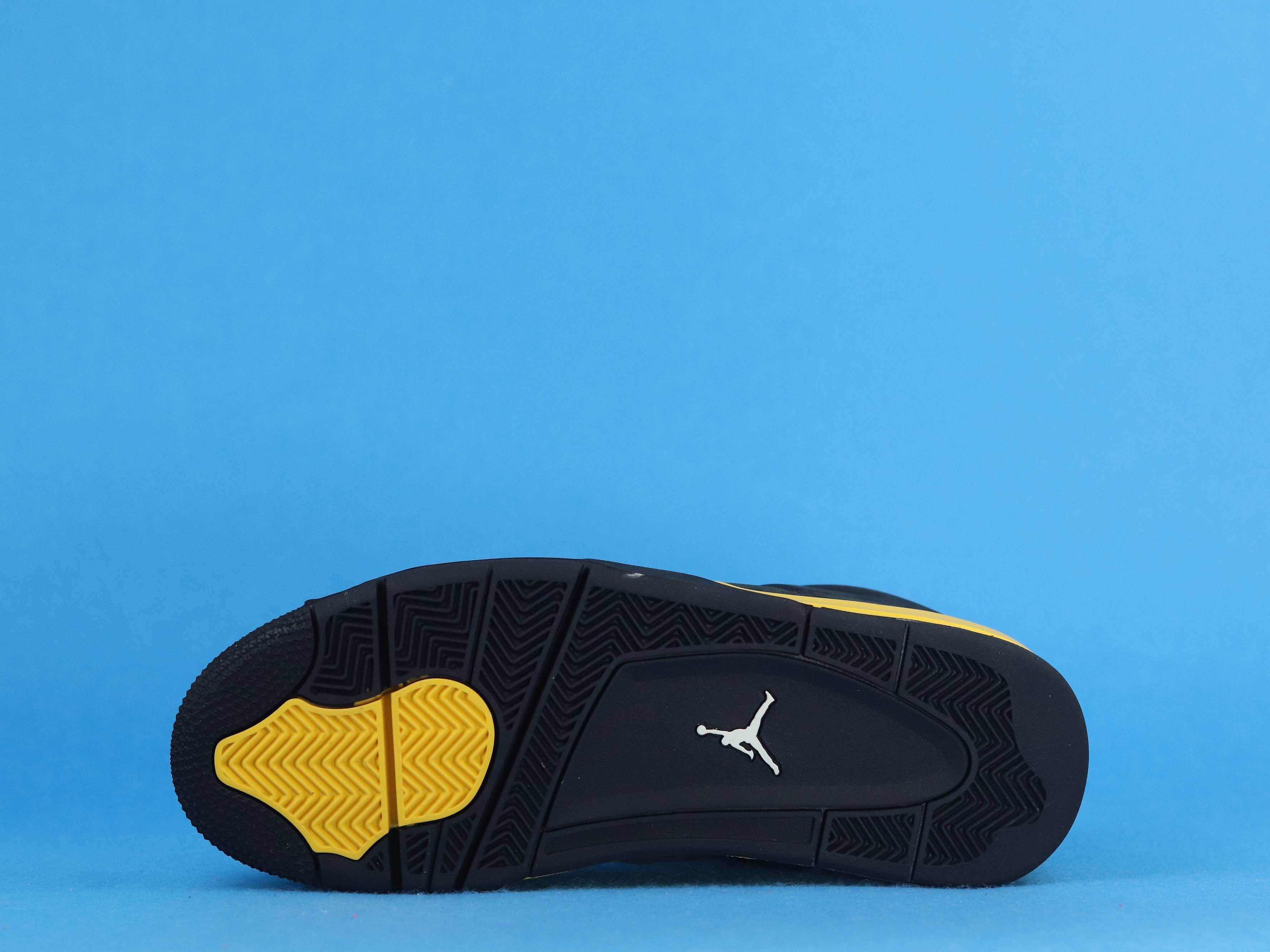 Jord4n 4 “Thunder”